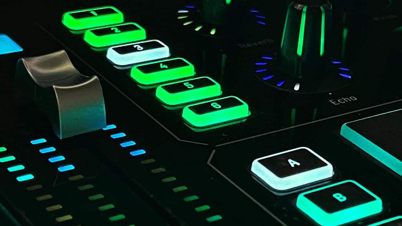 streamer-25